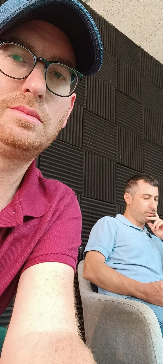 מאחורי הקלעים בזמן ההמתנה לצילום